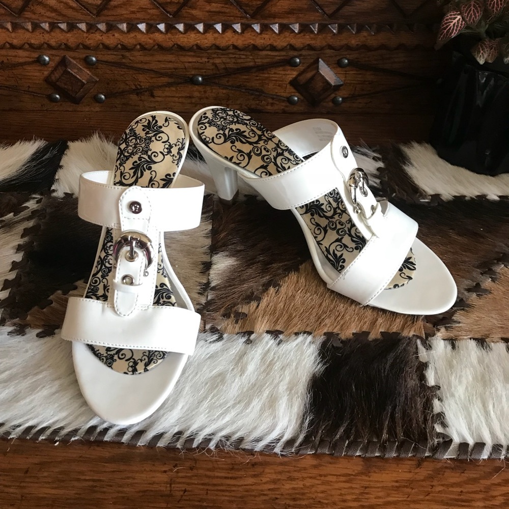 NEW ETIENNE AIGNER SANDALS